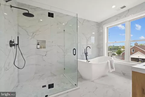 Bath - 2118 Rand Pl NE, Washington, DC 20002 photo 2 of 5