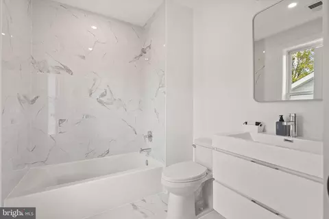 Bath - 2118 Rand Pl NE, Washington, DC 20002 photo 4 of 5