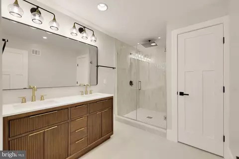Bath - 5703 9th St NW #2, Washington, DC 20011 photo 2 of 3