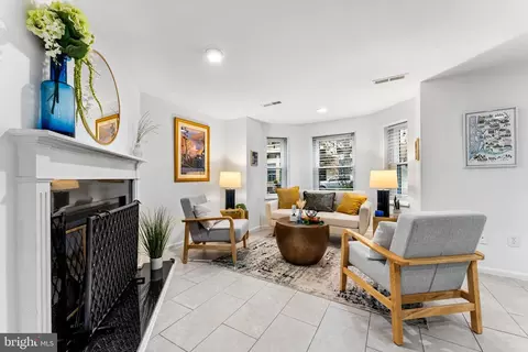 1124 25th St NW #T4, Washington, DC 20037