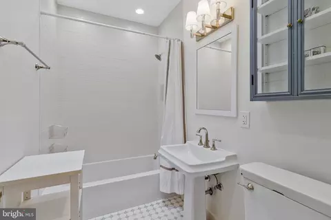 2916 18th St NW, Washington, DC 20009 photo 30