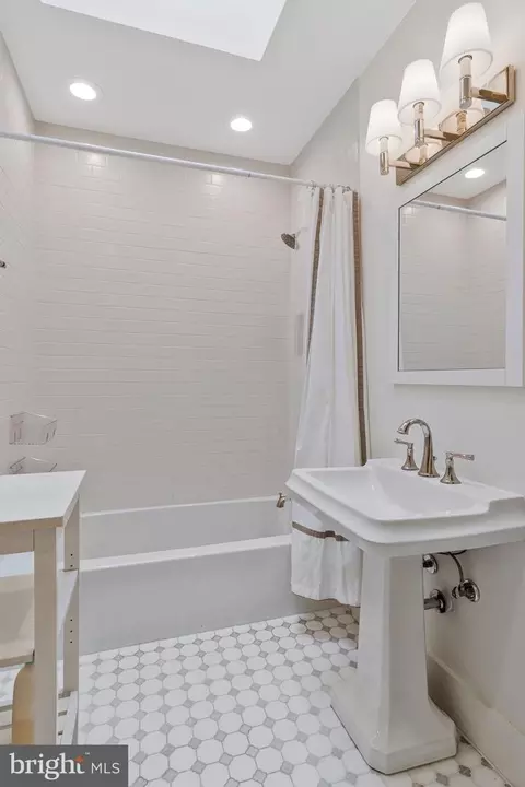 2916 18th St NW, Washington, DC 20009 photo 29