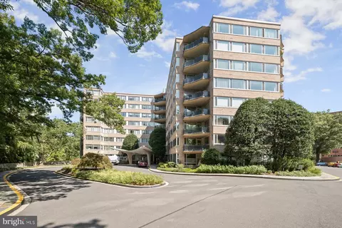 4101 Cathedral Ave NW #910, Washington, DC 20016