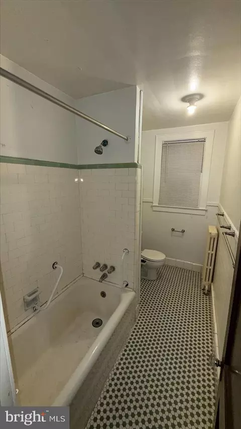 Bath - 419 23rd Pl NE, Washington, DC 20002 photo 1 of 2