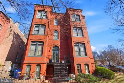 226 5th St SE #102, Washington, DC 20003