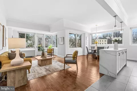 4000 Tunlaw Rd NW #121, Washington, DC 20007