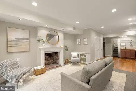 Living - 312 9th St NE, Washington, DC 20002 photo 3 of 5