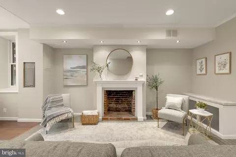 Living - 312 9th St NE, Washington, DC 20002 photo 5 of 5