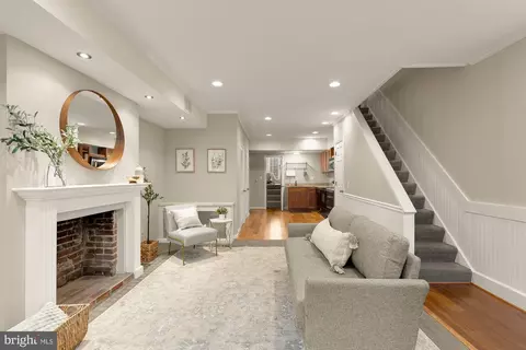 Living - 312 9th St NE, Washington, DC 20002 photo 4 of 5