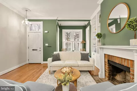 Living - 312 9th St NE, Washington, DC 20002 photo 2 of 5