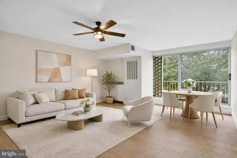 800 4th St SW #S221, Washington, DC 20024