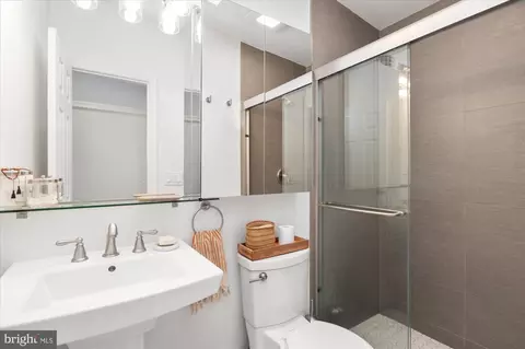 Bath - 924 9th St NE, Washington, DC 20002 photo 2 of 3