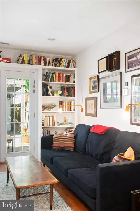 924 9th St NE, Washington, DC 20002