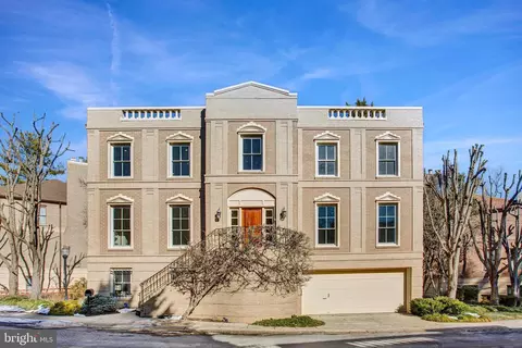4709 Foxhall Cres NW, Washington, DC 20007