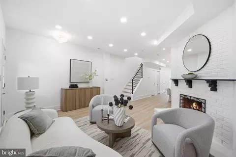 Living - 325 14th St NE, Washington, DC 20002 photo 1 of 3