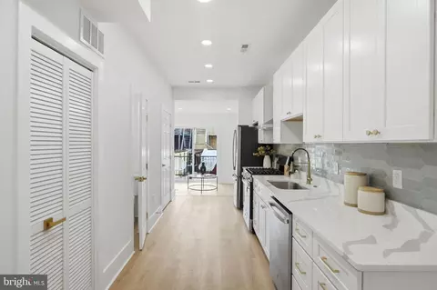 Entry Way - 325 14th St NE, Washington, DC 20002 photo 4 of 11