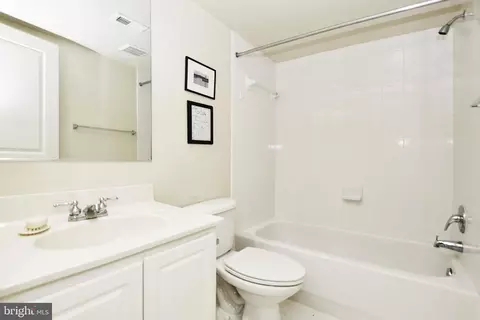 Bath - 35 14th St NE #35, Washington, DC 20002 photo 1 of 2