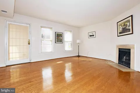 Living - 35 14th St NE #35, Washington, DC 20002 photo 3 of 6