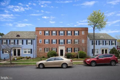 2125 Suitland Ter SE #302, Washington, DC 20020
