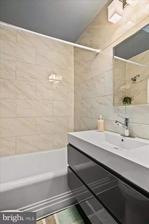 Bath - 1722 Lang Pl NE, Washington, DC 20002 photo 2 of 4