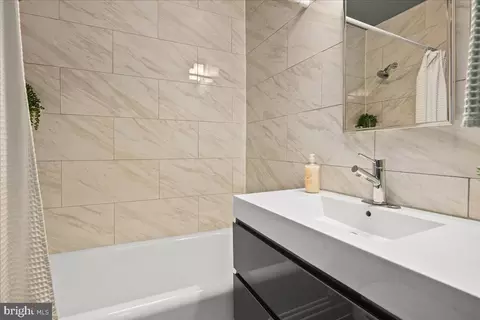 Bath - 1722 Lang Pl NE, Washington, DC 20002 photo 1 of 4