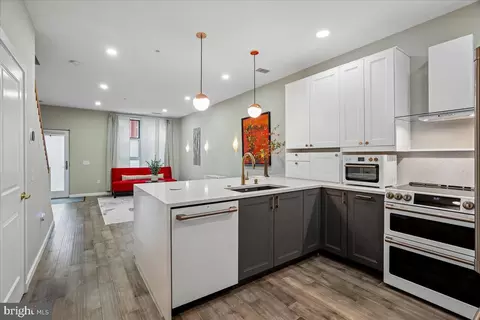 343 Cedar St NW #111, Washington, DC 20012