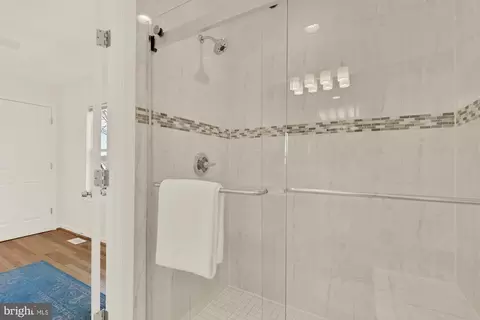 Bath - 2425 Perry St NE, Washington, DC 20018 photo 3 of 7