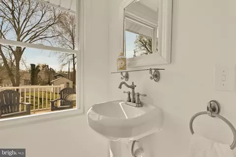 Bath - 2425 Perry St NE, Washington, DC 20018 photo 1 of 7
