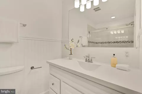Bath - 2425 Perry St NE, Washington, DC 20018 photo 2 of 7