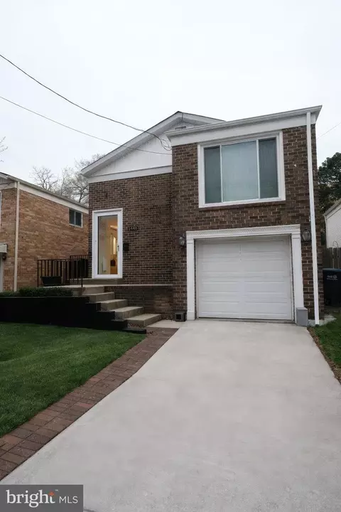 2412 Skyland Pl SE, Washington, DC 20020