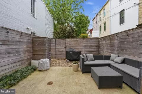 Exterior - 822 Constitution Ave NE, Washington, DC 20002 photo 4 of 4
