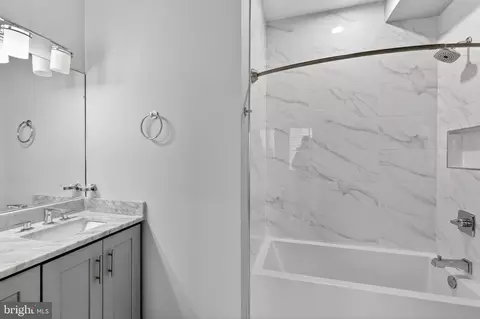 Bath - 1253 Mount Olivet Rd NE #3, Washington, DC 20002 photo 3 of 3