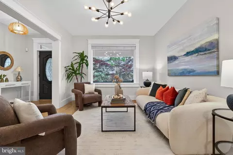 822 Crittenden St NW, Washington, DC 20011