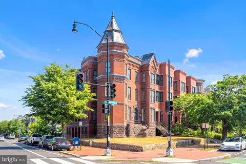 Exterior - 633 12th St NE, Washington, DC 20002 photo 9 of 12