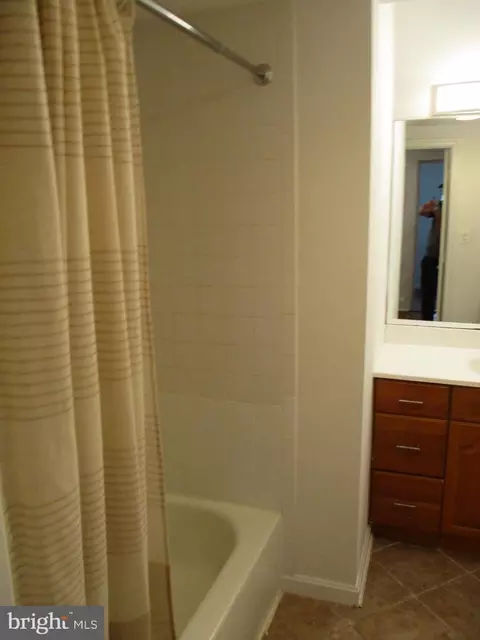 Bath - 1923 35th Pl NW, Washington, DC 20007 photo 2 of 3
