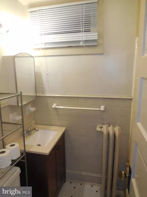 Bath - 1923 35th Pl NW, Washington, DC 20007 photo 3 of 3