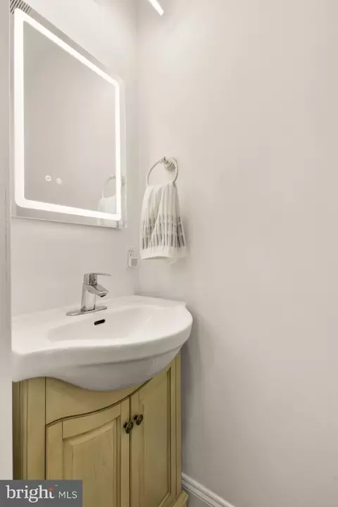 209 Cromwell Ter NE, Washington, DC 20002 photo 18