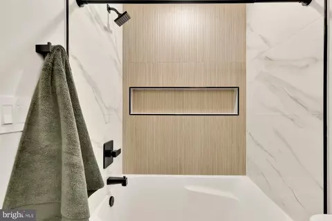 Bath - 1463 Harvard St NW #5, Washington, DC 20009 photo 2 of 4