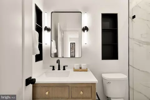 Bath - 1463 Harvard St NW #5, Washington, DC 20009 photo 3 of 4