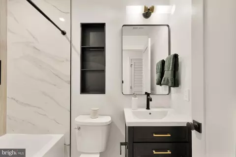 Bath - 1463 Harvard St NW #5, Washington, DC 20009 photo 1 of 4