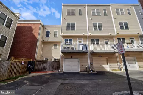 Exterior - 814 3rd St SE, Washington, DC 20003 photo 5 of 7