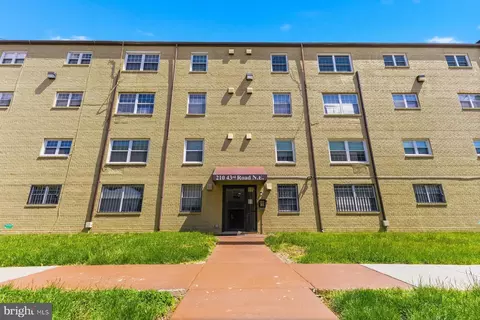 210 43rd Rd NE #103, Washington, DC 20019