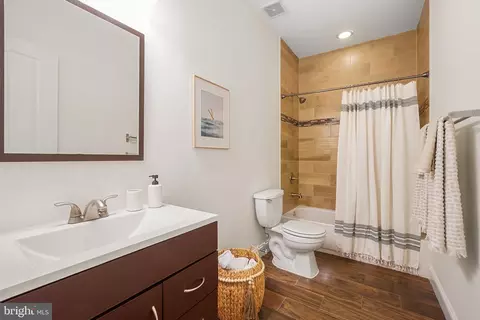Bath - 11 S Street Nw Unit 1 NW, Washington, DC 20001 photo 2 of 3