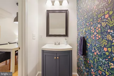 Bath - 11 S Street Nw Unit 1 NW, Washington, DC 20001 photo 1 of 3