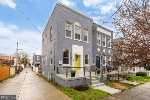 729 Roxboro Pl NW, Washington, DC 20011
