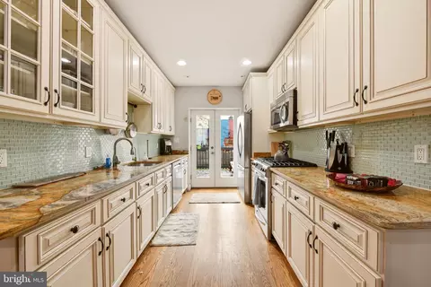 Entry Way - 330 U St NW, Washington, DC 20001 photo 4 of 5
