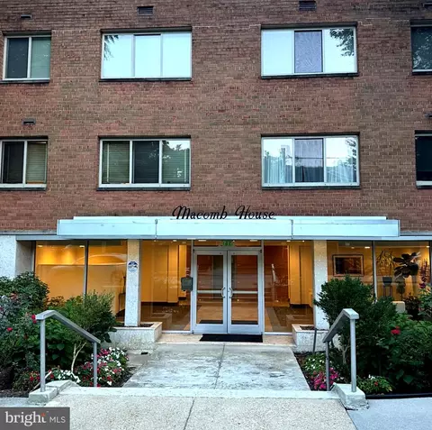 2710 Macomb St NW #204, Washington, DC 20008