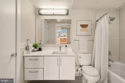 Bath - 1794 Lanier Pl NW #312, Washington, DC 20009 photo 1 of 3