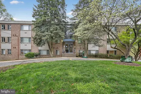 4570 Macarthur Blvd NW #208, Washington, DC 20007