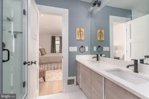Bath - 71 U St NW #2, Washington, DC 20001 photo 3 of 5